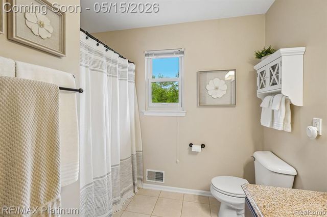 2584 Birchwood Drive, Howell, MI 48855