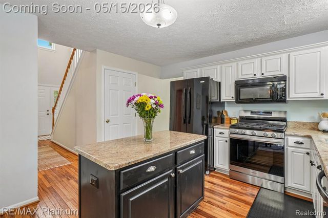 2584 Birchwood Drive, Howell, MI 48855