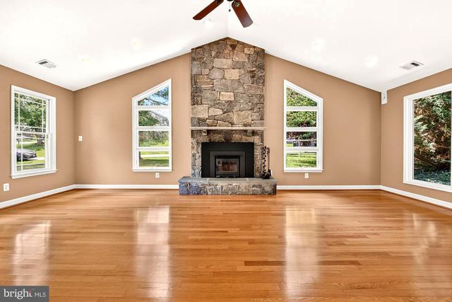 19613 BODMER AVE, Poolesville, MD 20837