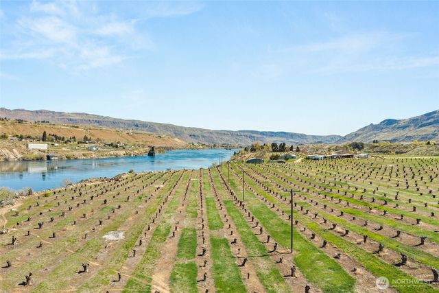 2988 Malaga Alcoa Highway, Malaga, WA 98828