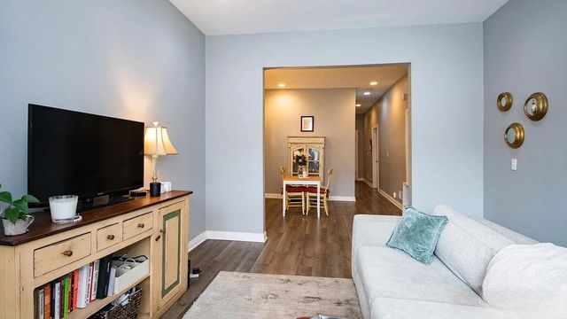 1938 N Rockwell Street 1, Chicago, IL 60647