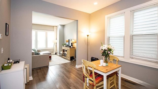 1938 N Rockwell Street 1, Chicago, IL 60647