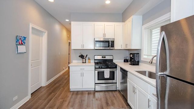 1938 N Rockwell Street 1, Chicago, IL 60647