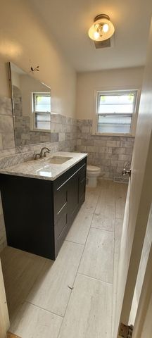 2747 W Lunt Avenue, Chicago, IL 60645