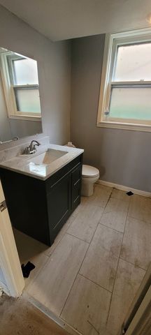 2747 W Lunt Avenue, Chicago, IL 60645