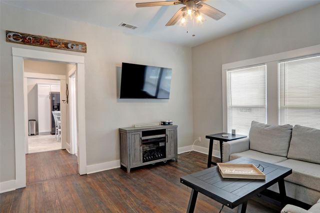 324 S Kentucky Street, Mckinney, TX 75069