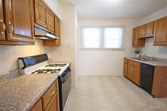 6104 Heege Road, Unincorporated, MO 63123