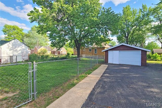 6104 Heege Road, Unincorporated, MO 63123