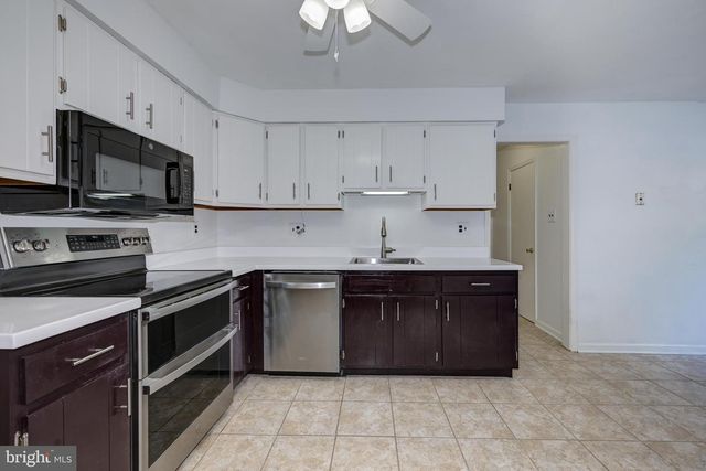 12 FRIAR TUCK DR, Medford, NJ 08055