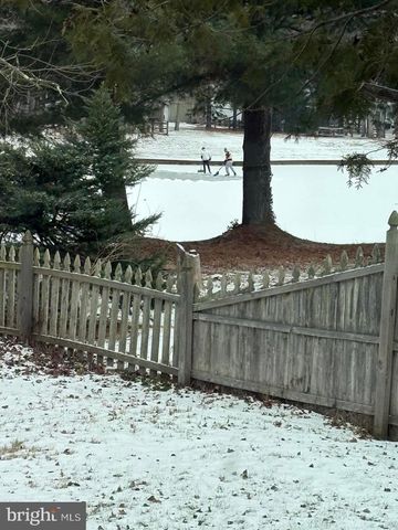 12 FRIAR TUCK DR, Medford, NJ 08055