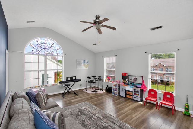 2356 Edencrest Dr, Antioch, TN 37013