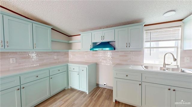 613 E Loop 19th Street, Weslaco, TX 78596