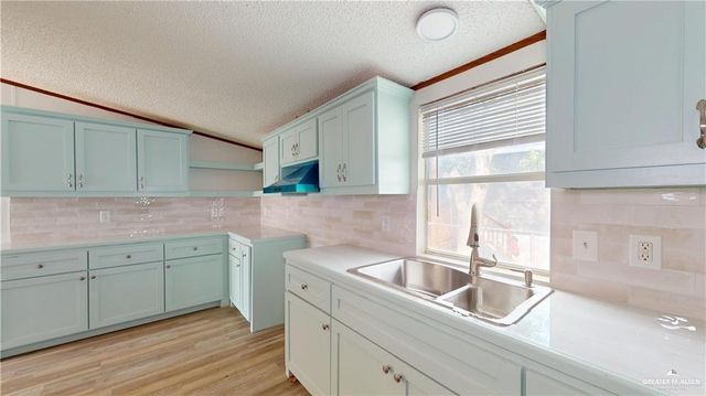 613 E Loop 19th Street, Weslaco, TX 78596