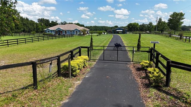 16421 W HIGHWAY 326, Morriston, FL 32668