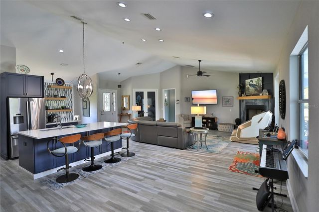 16421 W HIGHWAY 326, Morriston, FL 32668
