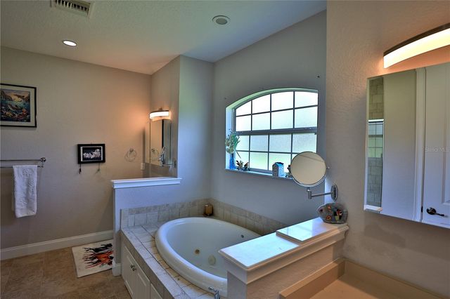 16421 W HIGHWAY 326, Morriston, FL 32668