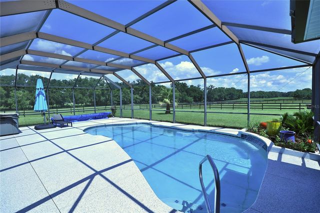 16421 W HIGHWAY 326, Morriston, FL 32668
