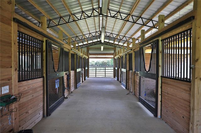 16421 W HIGHWAY 326, Morriston, FL 32668