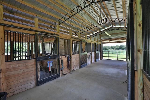 16421 W HIGHWAY 326, Morriston, FL 32668