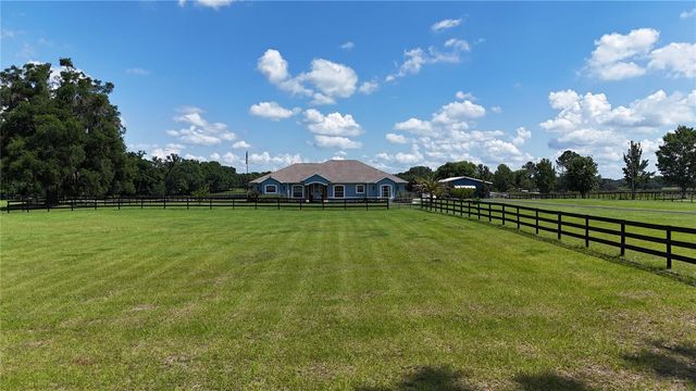 16421 W HIGHWAY 326, Morriston, FL 32668
