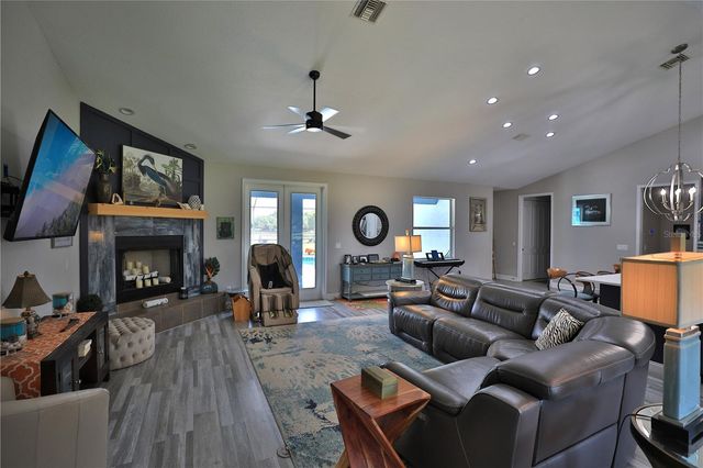16421 W HIGHWAY 326, Morriston, FL 32668