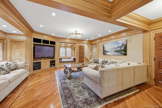 1 Applewood Estate, Upper Brookville, NY 11545