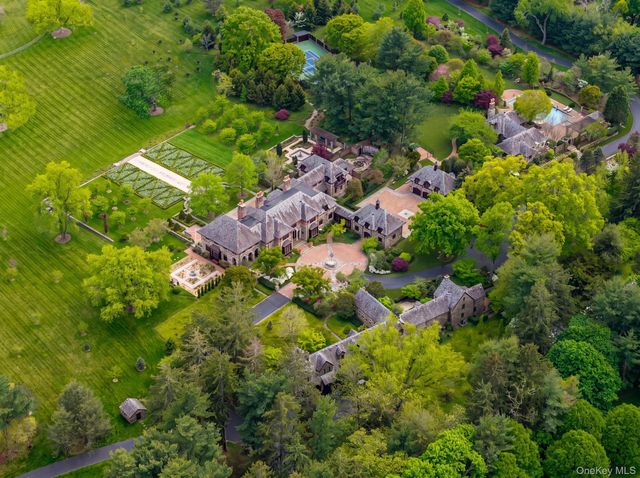 1 Applewood Estate, Upper Brookville, NY 11545