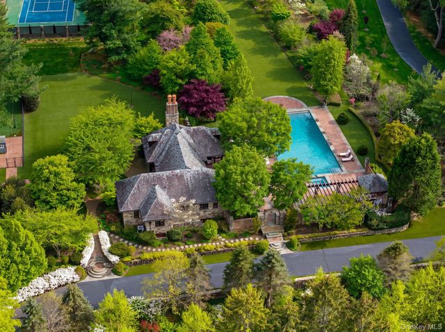 1 Applewood Estate, Upper Brookville, NY 11545