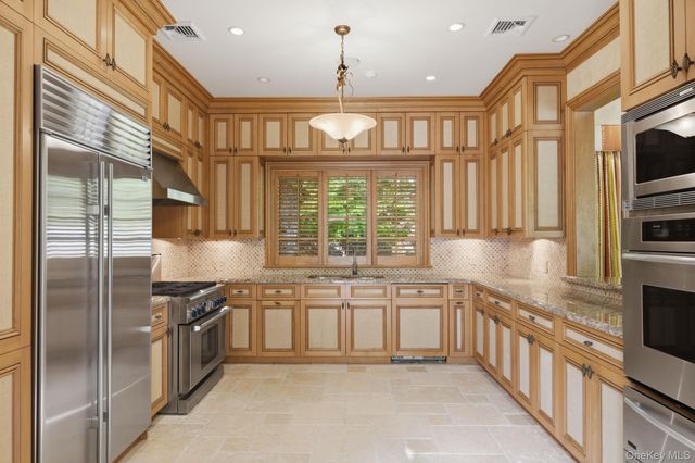 1 Applewood Estate, Upper Brookville, NY 11545
