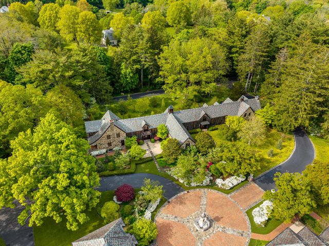 1 Applewood Estate, Upper Brookville, NY 11545