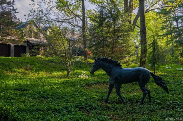 1 Applewood Estate, Upper Brookville, NY 11545