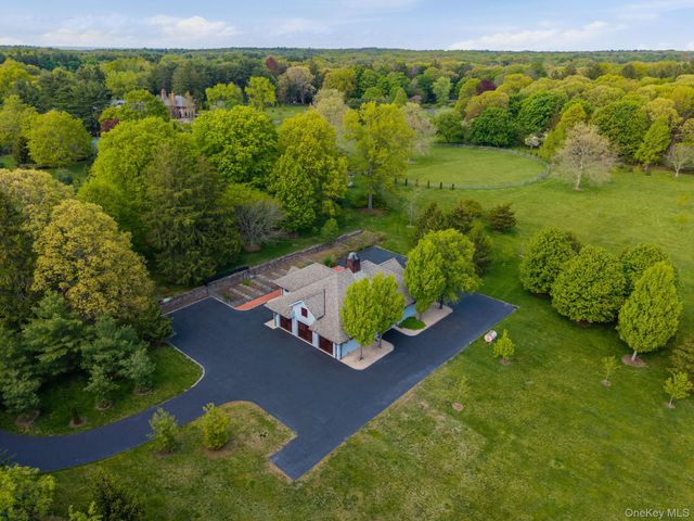 1 Applewood Estate, Upper Brookville, NY 11545