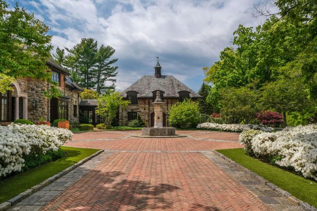 1 Applewood Estate, Upper Brookville, NY 11545
