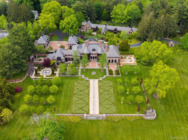 1 Applewood Estate, Upper Brookville, NY 11545