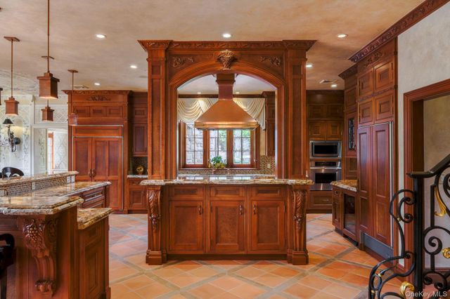 1 Applewood Estate, Upper Brookville, NY 11545