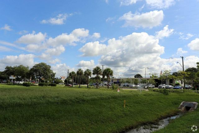 4201 W CREST AVENUE, Tampa, FL 33614