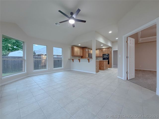 11519 E 118th Street North, Collinsville, OK 74021