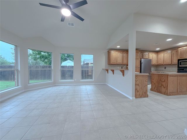 11519 E 118th Street North, Collinsville, OK 74021
