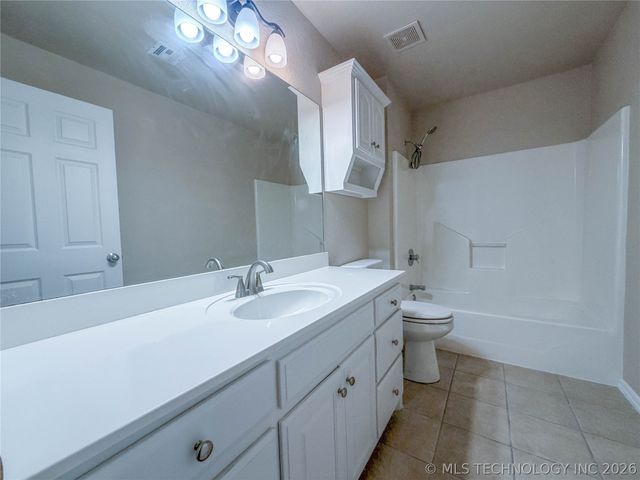 11519 E 118th Street North, Collinsville, OK 74021