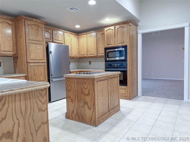 11519 E 118th Street North, Collinsville, OK 74021