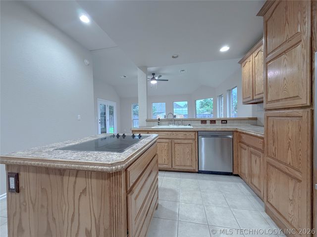 11519 E 118th Street North, Collinsville, OK 74021