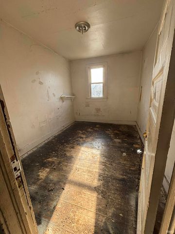 1137 S Grand Avenue, Evansville, IN 47713