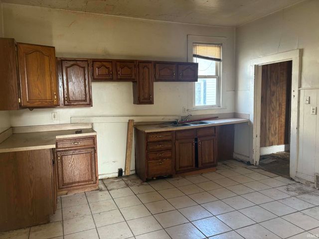 1137 S Grand Avenue, Evansville, IN 47713