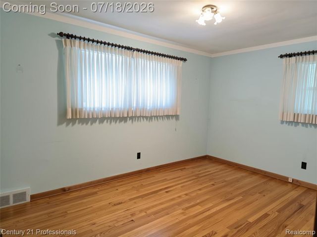 8563 Centralia Street, Dearborn Heights, MI 48127