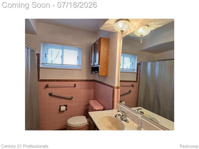 8563 Centralia Street, Dearborn Heights, MI 48127