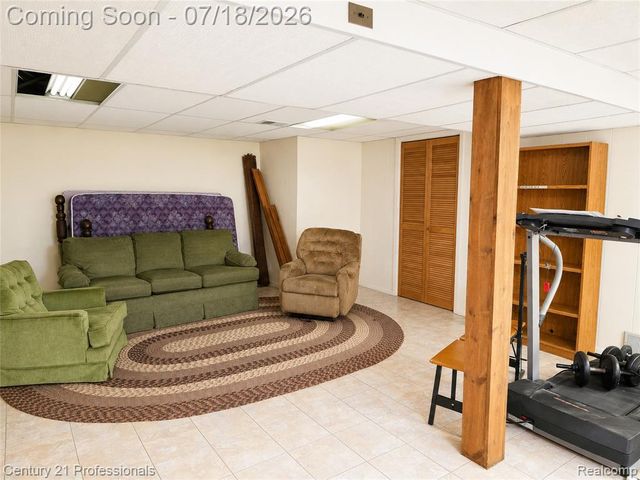8563 Centralia Street, Dearborn Heights, MI 48127