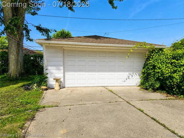 8563 Centralia Street, Dearborn Heights, MI 48127