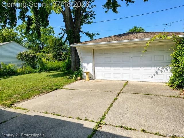 8563 Centralia Street, Dearborn Heights, MI 48127