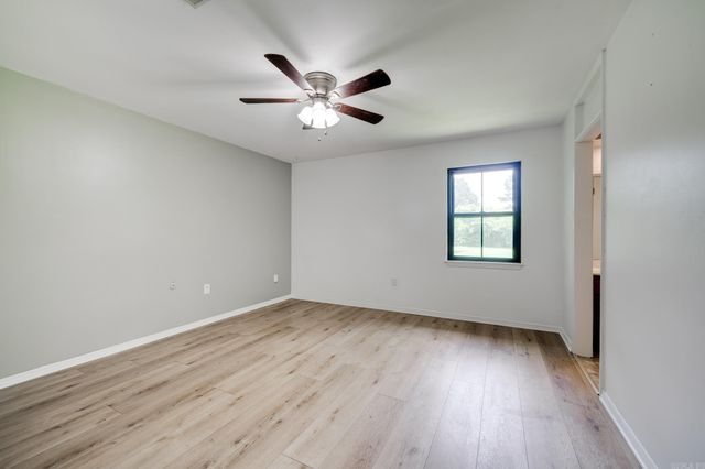 21 Covewood Dr, Conway, AR 72034