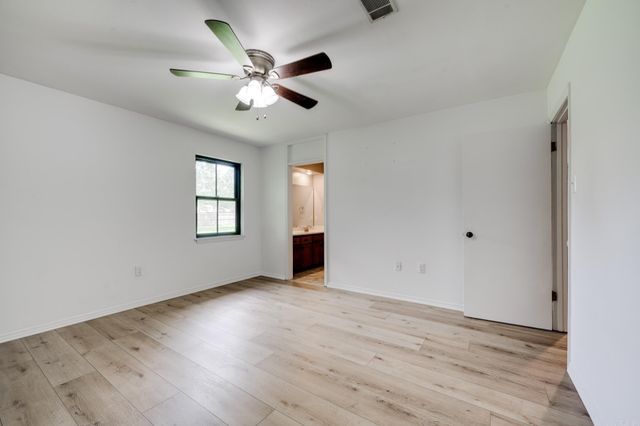 21 Covewood Dr, Conway, AR 72034